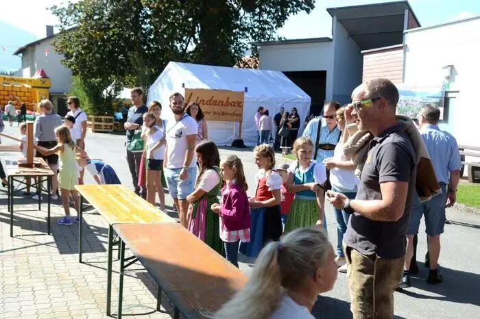 Gefeiert wurde bei Kaiserwetter.