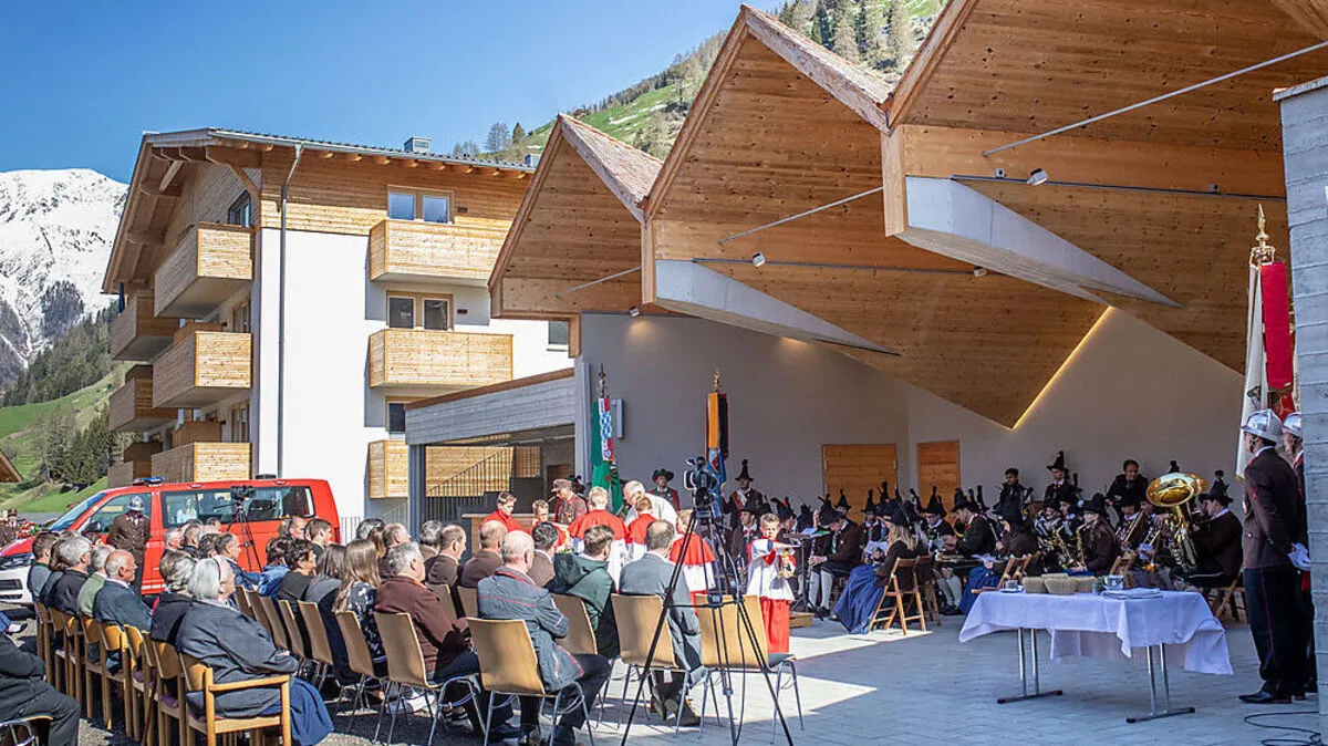 Neuer Pavillon, neue Wohnanlage, neues Feuerwehrfahrzug: Das wurde in Innervillgraten gefeiert