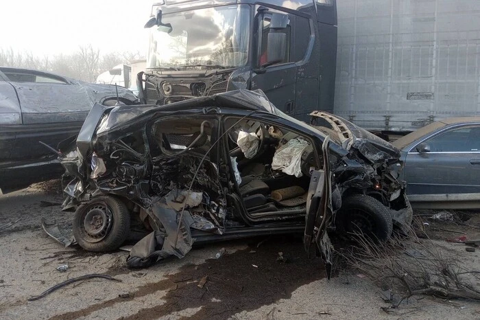 Zwölf Personen seien schwer und 25 weitere leicht verletzt worden. Viele erlitten Brandwunden.