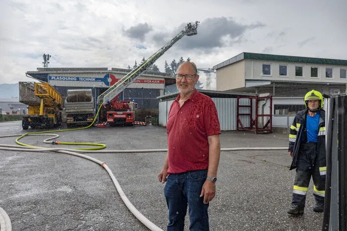 Für Unternehmer Bernhard Plasounig, dem das Areal gehört, war am Sonntag schon klar: "Nach dem Brand ist vor dem Aufbau!"