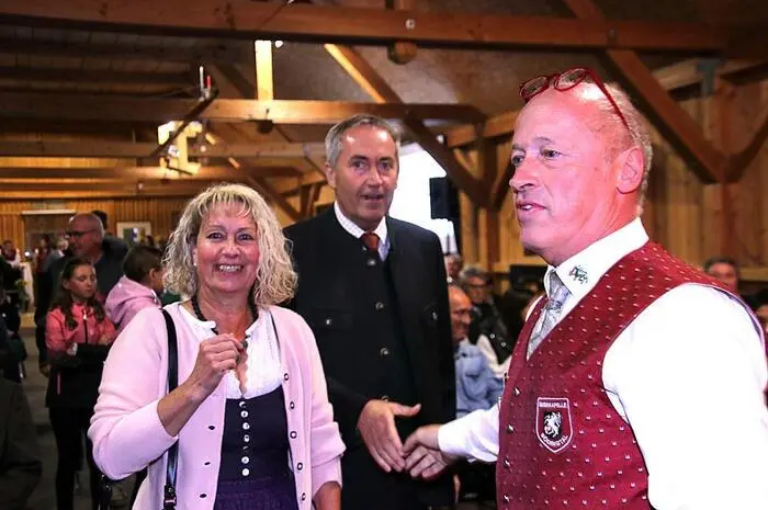 Auch der Vizebürgermeister von Geistthal-Södingberg, Thomas Reinprecht, der Stallhofener Bürgermeister Franz Feirer, Harald Krahser vom Blasmusik-Bezirksverband sowie Startrompeter Toni Maier ließen sich den musikalischen Genuss nicht entgehen. 
