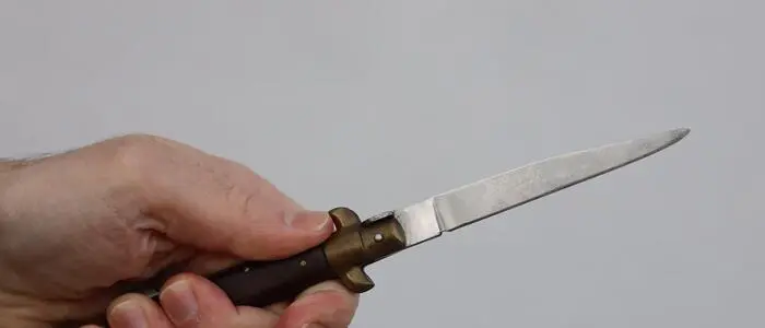 Die Mutter des Unfallopfers wurde mit einem Messer bedroht. (Symbolbild)