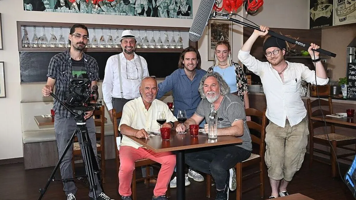 Kameramann Martin Werner, Lisa Film-Geschäftsführer Michael Kraiger, Otto Retzer, La Bottega-Inhaber Sebastiano Di Bartolo und sein Sohn Manuel Di Bartolo, Praktikantin Helena Ebner, Tontechniker Sebastian Sadnek. 