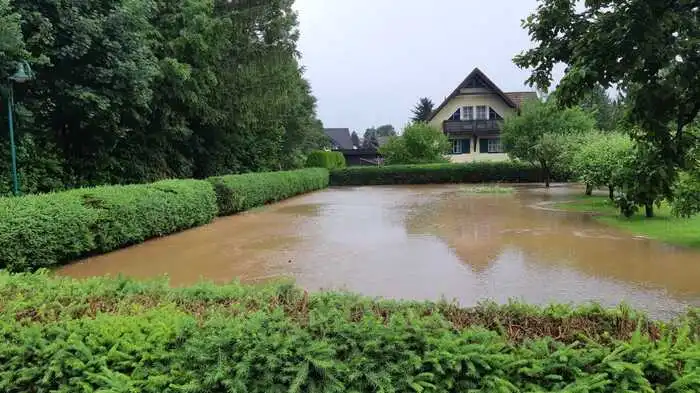 Durch Starkregen kam es am Dienstagnachmittag zu zahlreichen Feuerwehreinsätzen im Bereich Deutschlandsberg.