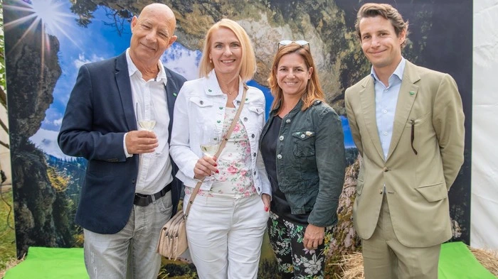 Krimiautorin Claudia Rossbacher und ihr Mann, Pop-Art-Künstler Hannes Rossbacher, Genusscoach Sabine Flieser-Just, Emanuel von und zu Liechtenstein (Besitzer Riegersburg)