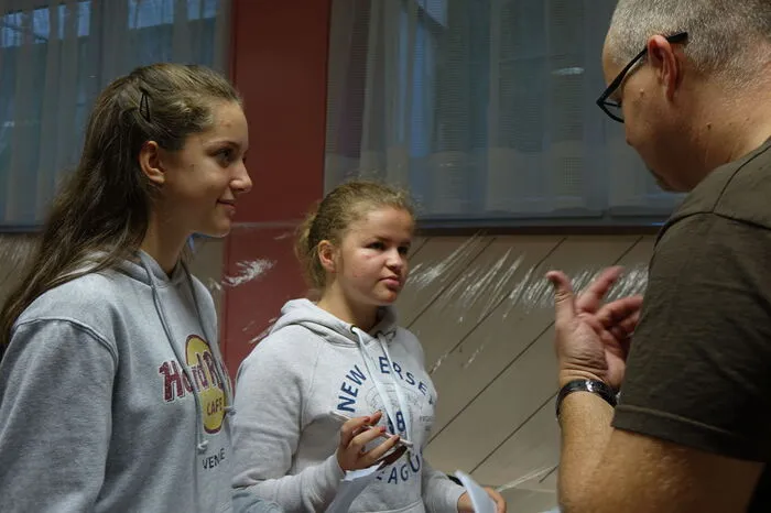 Die Jugendlichen hatten keine Scheu, auf Englisch mit den internationalen Künstlern zu sprechen
