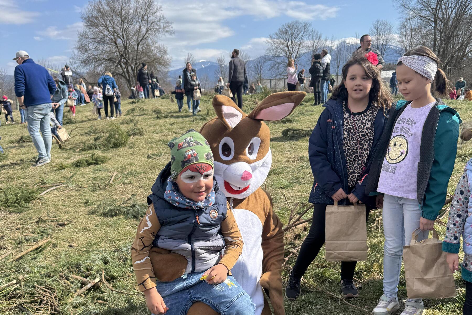 Fotos, Fotos, Fotos: Osternestsuche der Feuerwehr Fohnsdorf lockte mehr als 350 Familien