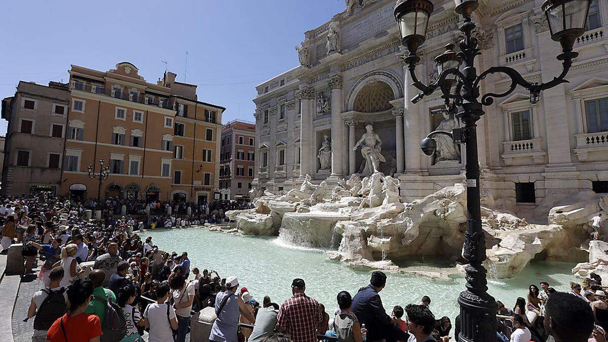 Nicht nur der Trevi-Brunnen bekommt die Folgen des Massentourismus zu spüren