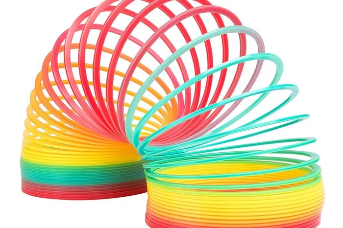 Slinky. Sie purzelten durch die Stiegenhäuser und es war damals allen komplett egal wie sie eigentlich wirklich hießen. 