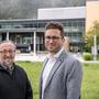 Hannes Stickler (56) und Martin Reif (35) vor der Klinik Diakonissen Schladming