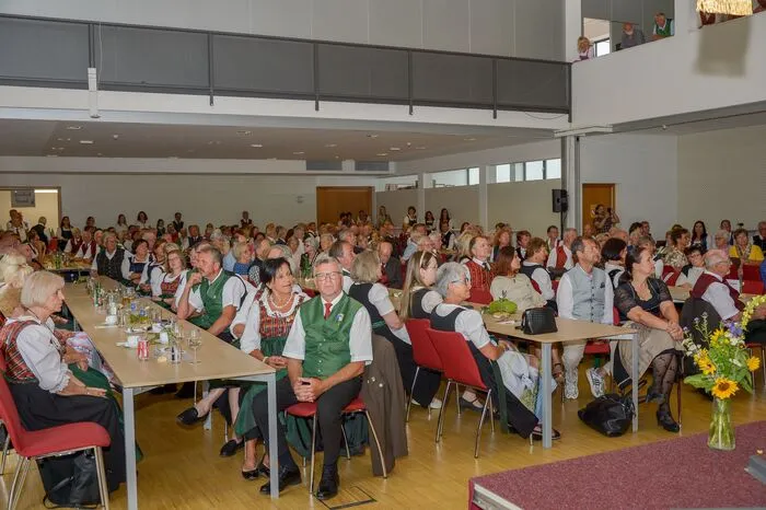Am Nachmittag fand das Gästesingen der Gauchöre statt. Es war eine gelungene stimmungsvolle Veranstaltung für die zahlreichen Zuhörer.