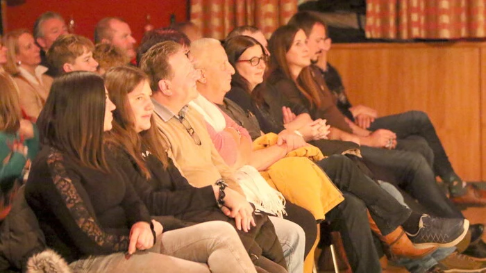 Bis auf den letzten Platz gefüllt war am Sonntagabend der „Fuchspalast“ in St. Veit. 