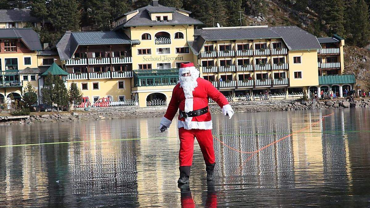 Das Eis hielt - der Weihnachtsmann blieb trocken