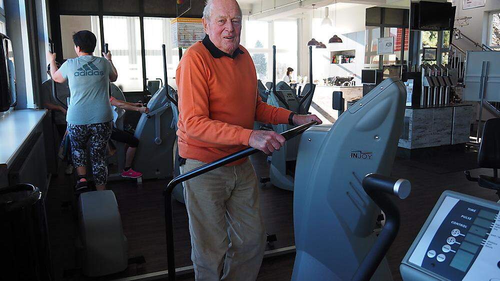 Der 86-jährige Villacher Richard Gradischnig hält sich drei Mal pro Woche im Fitness-Studio in Form