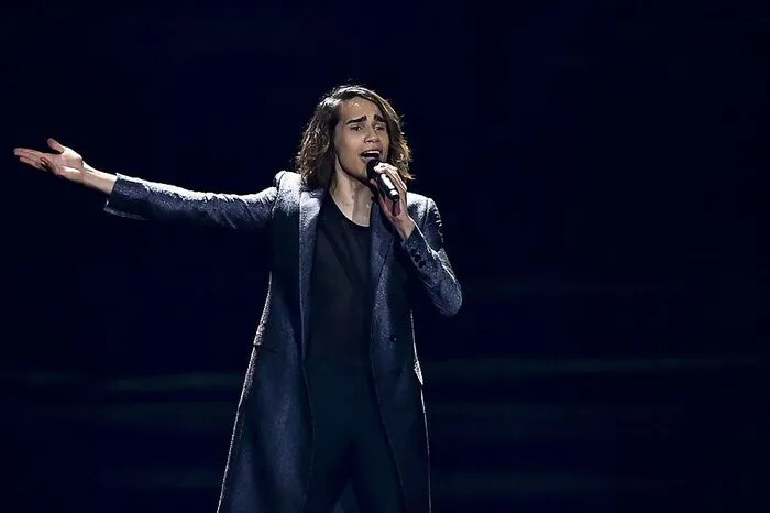 Der 17-jährige Australier Isaiah Firebrace wirkte zwar stimmlich etwas nervös, ....
