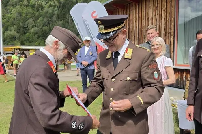 Beim Jubiläumsfest wurde Hauptbrandinspektor Rauter von Oberbrandrat Johann Ritzinger mit dem Verdienstkreuz 2. Stufe des Österreichischen Bundesfeuerwehrverbandes ausgezeichnet. 