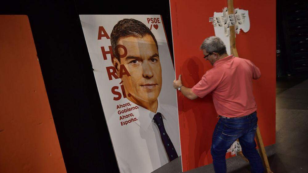 Wahlplakat des sozialistischen Regierungschefs Pedro Sánchez in Pamplona