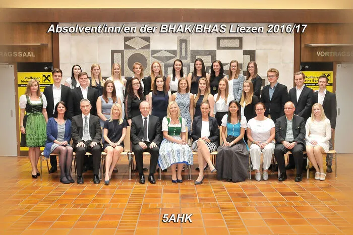 5B Ausgezeichneter Erfolg: Lisa-Maria Danklmaier, Miriam Landl, Marlene Wagner. Guter Erfolg: Jakob Maderebner, Walter Pospischil, Josipa Salatovic. Bestanden: Rebecca Bertl, Katharina Eiler, Sabrina Gollmayer, Theresa Maria Gruber, Nina Halbreiner,Aldina Ibrahimbegovic, Jora Kulheku, Andreas Landl, Julia Pilz, Larissa Planitzer, Carmen Pürstl, Anja-Maria Schirnhofer, Jakob Schrempf, Christoph Schwarz, Magdalena Steinberger.