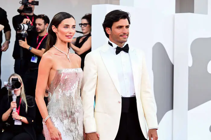 Rebecca Donaldson und Carlos Sainz Jr.