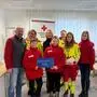 Betriebsratsvorsitzender Werner Stadler (SKF), Beate Offenbacher (SKF), Bezirksrettungskommandant Peter Hackl, Rotkreuz-Jugendgruppenleiterinnen Vanessa und Sonja Heider, Rotkreuz-Jugendliche Anna Zechner, Marie Steiner, Matthias Galla