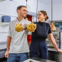 Mark und Adele haben gemeinsam den Sprung in die Unabhängigkeit gewagt 