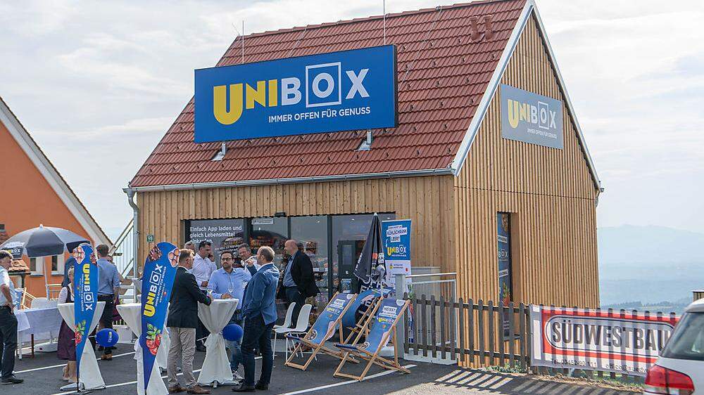 In Kitzeck wurde die Unibox an das Ortsbild angepasst - und bekam die Form eines Hauses mit Giebeldach