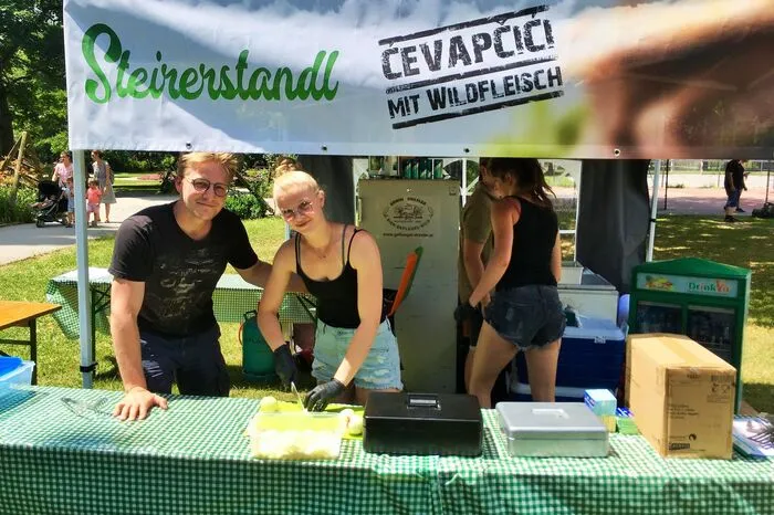 Das Steirerstandl setzt auf Cevapcici aus Wildfleisch