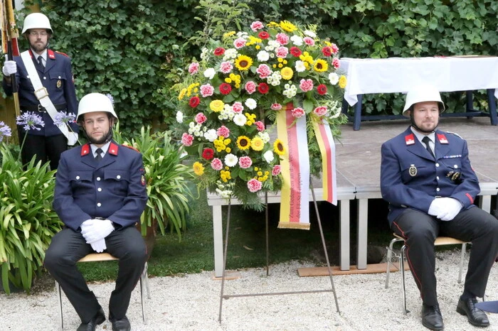 Und nicht nur die Florianijünger waren in ihren schmucken blauen Uniformen erschienen, um bei den Feierlichkeiten dabei zu sein. 