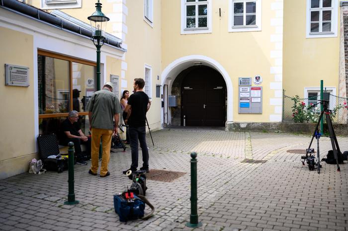 Medienvertreter vor dem Bezirksgericht Purkersdorf – auf Christian Hafenecker warteten sie vergeblich