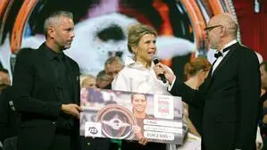 Bei der Galanacht des Sports in Wien nahm Sabine Tagger den Preis für Tochter Lilli entgegen