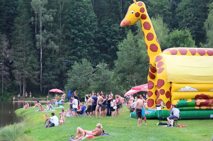 Eine Hupfburg, Kinderschminken und Musik mit den „Fishermen´s Friends“ rundeten die Veranstaltung der Landjugend Pack perfekt ab.