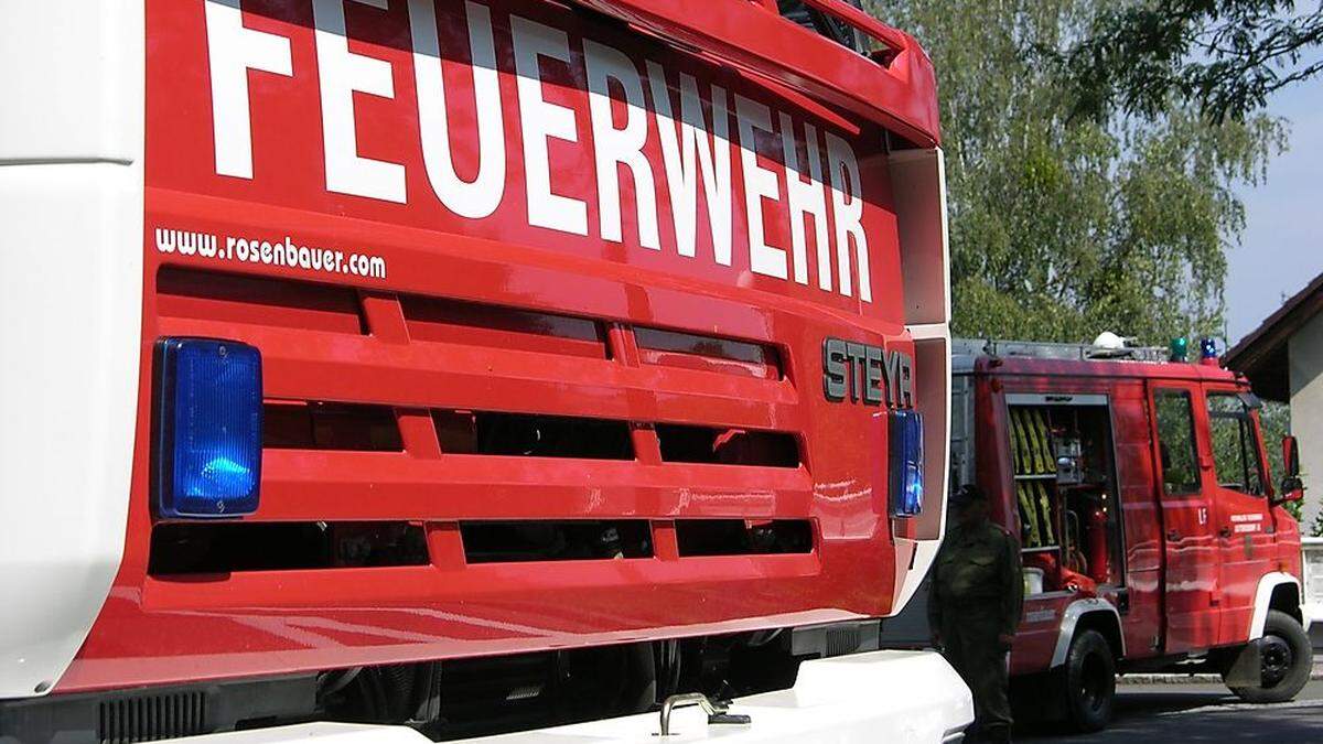 Mehrere Feuerwehren sind bei einem Brand bei Remus in Bärnbach im Einsatz