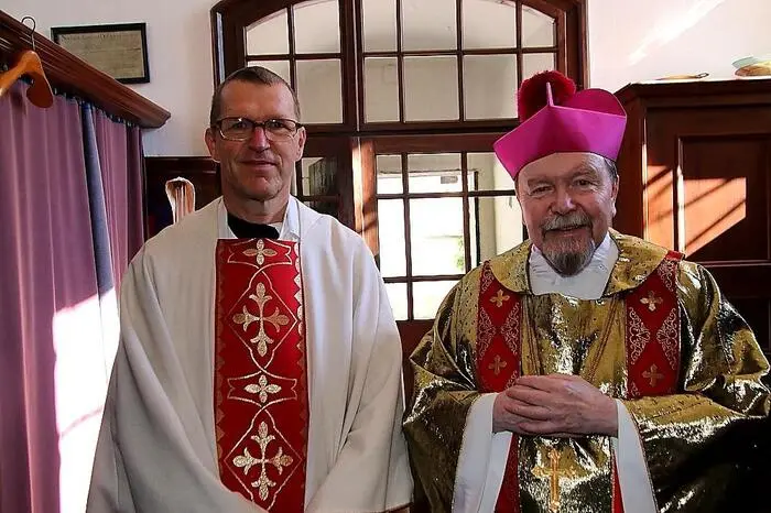 Den Festgottesdienst, der von Generalvikar Erich Linhardt und Pfarrer Winfried Lembacher zelebriert wurde, gestaltete der Kirchenchor samt Orgelklang in feierlicher Weise.