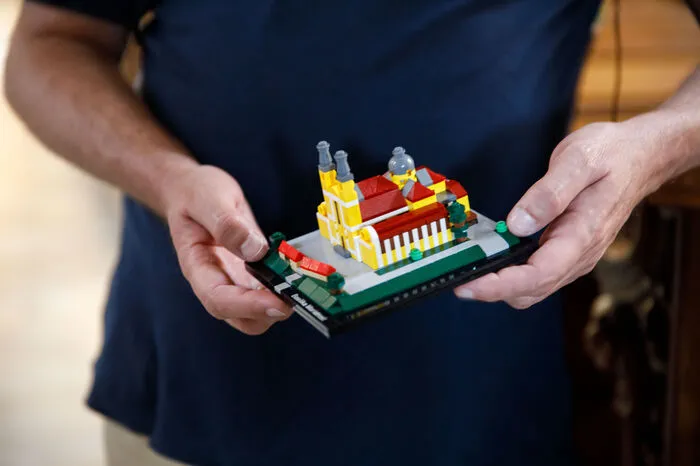 Die Basilika wird als Lego-Modell nachgebaut. Zudem wurden 500 Legosets der Kirche hergestellt...