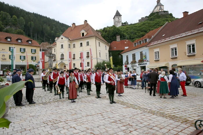 Übrigens: Der Reinerlös des „Herzerlfestes“ kommt ausschließlich karitativen Einrichtungen zugute.