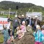 17.05.2023, Schladming, Steiermark, Österreich (Austria): Spatenstich für die Errichtung einer Kinderkrippe in Schladming - im Bild vorne örtliche Kindergarten-Kinder, hinten v. l.: Alfred Trinker, Finanzreferent Stadtgemeinde Schladming, Hermann Trinker, Bürgermeister Stadtgemeinde Schladming, Franz Schaffer, 2. Vizebügermeister Stadtgemeinde Schladming, Roland Hafner, Gemeinderat Stadtgemeinde Schladming.
Fotocredit: Martin Huber