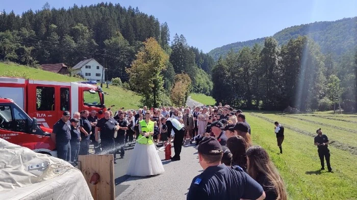 Erfreulicher Großeinsatz für die Freiwillige Feuerwehr Stiwoll im Bezirk Graz-Umgebung. Zwei Mitglieder traten kürzlich vor den Traualtar.