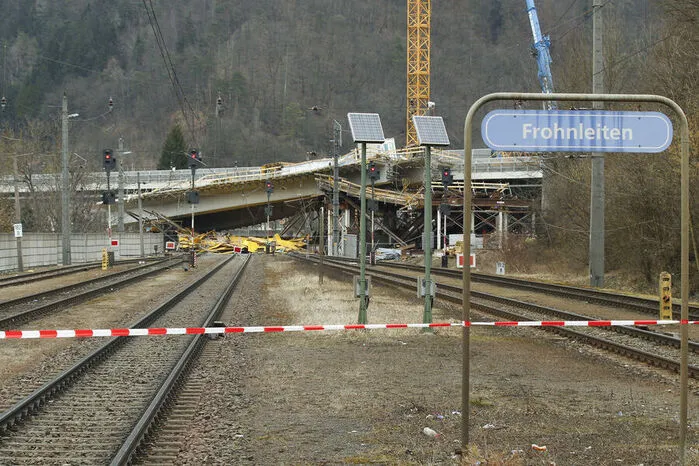 Die ÖBB mussten die Strecke sperren und einen Schienenersatzverkehr einrichten.