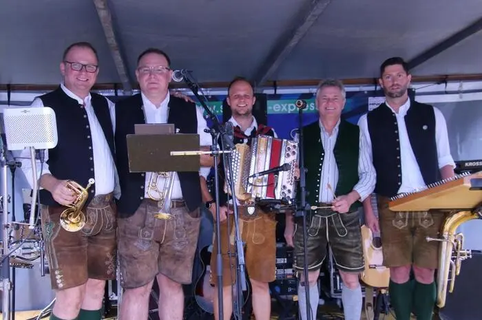 Für musikalischen Genuss und gute Stimmung sorgten „Die Hohenburger Bratlfettn“ und der „Sulmtal Express“.