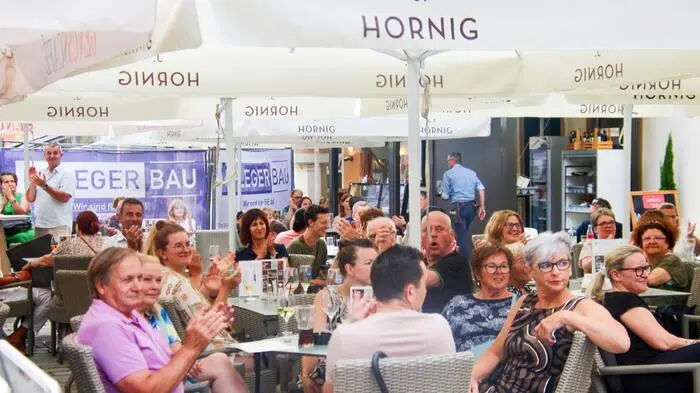 Seit elf Jahren bietet das  „Flanieren&Radieren“ in der Altstadt von Bad Radkersburg die Möglichkeit, den Sommer in südlichem Flair zu genießen. Mit einer Vielzahl an Köstlichkeiten, dem Bummeln durch die Geschäfte und musikalischen Darbietungen an jeder Ecke stand die heurige zweite  Veranstaltung ganz im Zeichen des Sports