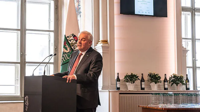 Landeshauptmann Hermann Schützenhöfer in der Alten Universität in Graz