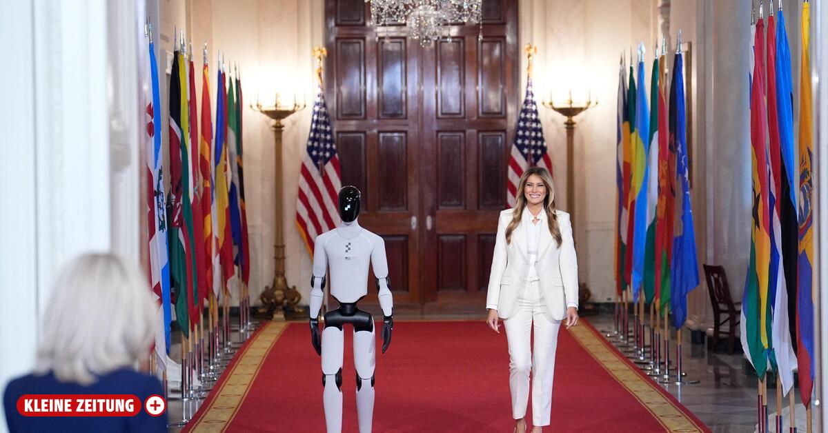 Melania Trump received robot at the White House