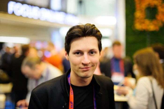 Der 33-jährige Russe Pawel Walerjewitsch Durow hat Russlands populärstes soziales Netzwerk vk.com gegründet. "Forbes" schätzt sein Vermögen auf 1,7 Milliarden Dollar. Bisweilen wurde er in Medien als „russischer Mark Zuckerberg“ genannt.