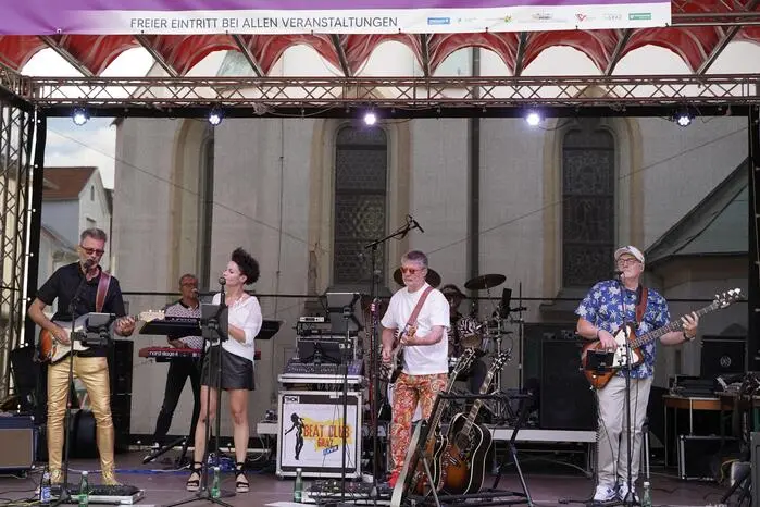 Die nächsten Gratiskonzerte in Voitsberg finden am Donnerstag, 24. Juli (Fuchsbartl-Banda) und am Donnerstag, dem 31. Juli (Grodaus & De Zwa) am Michaeliplatz statt, allerdings nur bei Schönwetter.