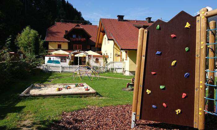 Der Spielplatz beim Gasthof Thurnerhof in Feld am See hat besonders viel zu bieten.