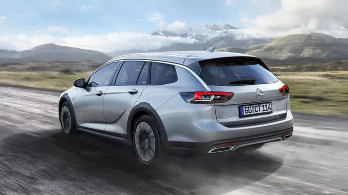 Wie bereits bei der Vorgängergeneration wird es den neuen Opel Insignia in der Kombivariante erneut auch als Abenteurer mit Allrad und Offroad-Look geben: Die Country Tourer ist bereits ab Juni bestellbar, feiert auf der Frankfurter IAA im September seine Premiere und rollt schon kurz darauf zu den Händlern.