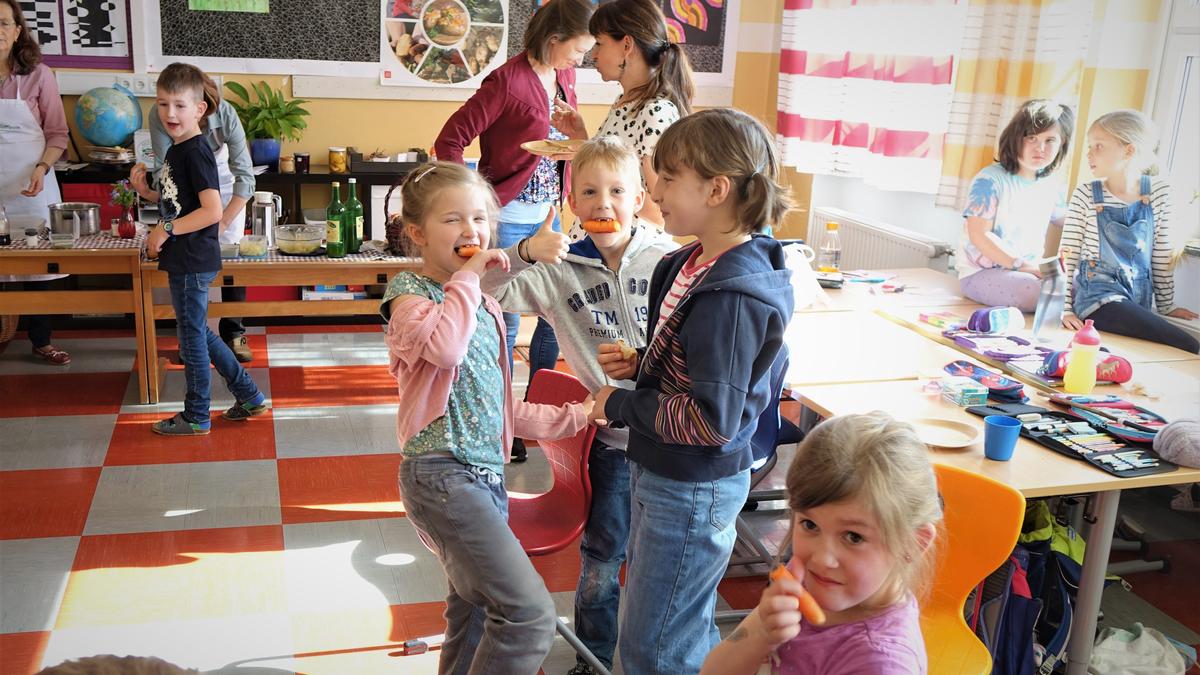 Nach der Aktion verdienten sich die Schüler der Volksschule Ligist eine gesunde Jause