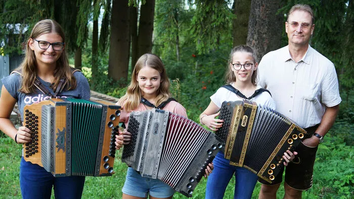 Ein "Hoagascht" - eine zwanglose musikalische Veranstaltung mit unterschiedlichen Interpreten - wurde zum ersten Mal im Bezirk veranstaltet.