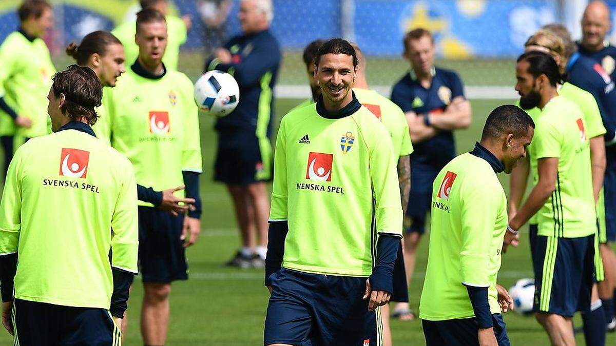 Zlatan Ibrahimovic hat viel Spaß beim Training