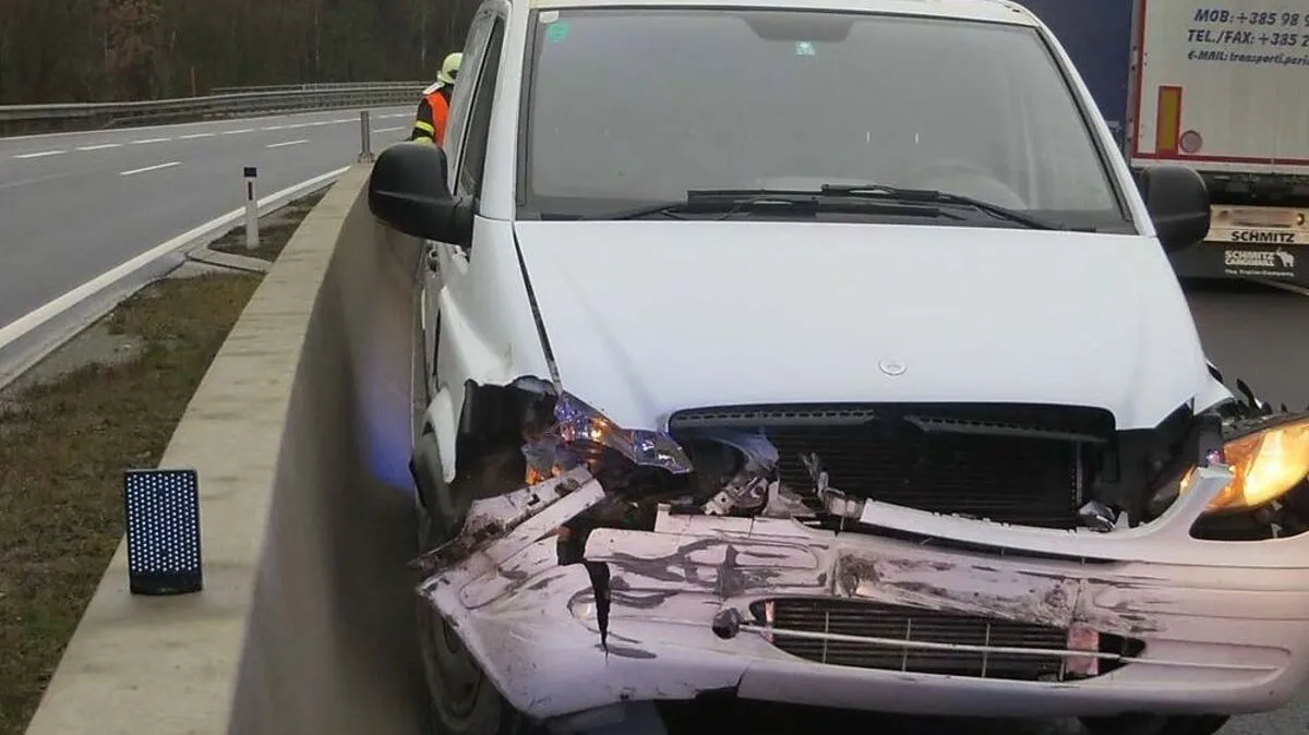 16 Feuerwehrmänner der Feuerwehr Pinggau rückten zum Unfallort aus